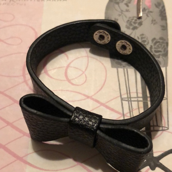 For a girl who loves bows - Picture 2 of 4